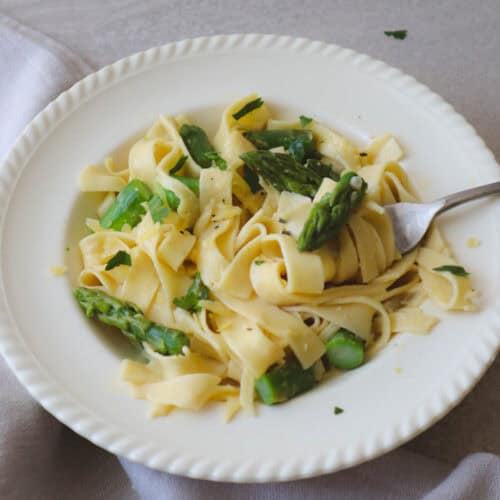 Creamy Pasta Alfredo with asparagus